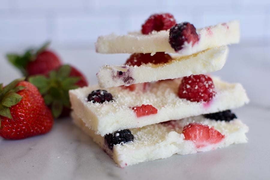 frozen yogurt bark with berries